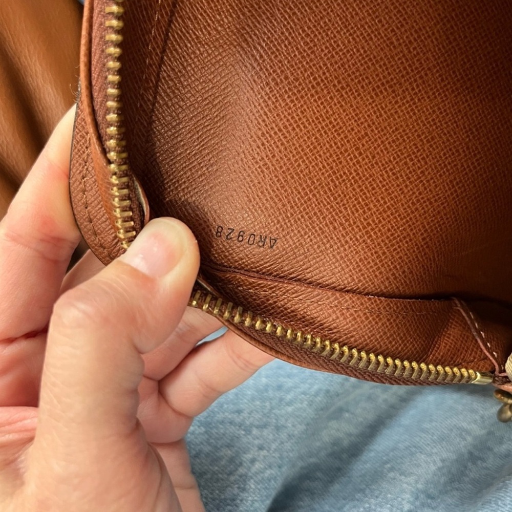 Louis Vuitton Orsay Clutch MUST GO!! MOVING OVERSEAS - Picture 4 of 15